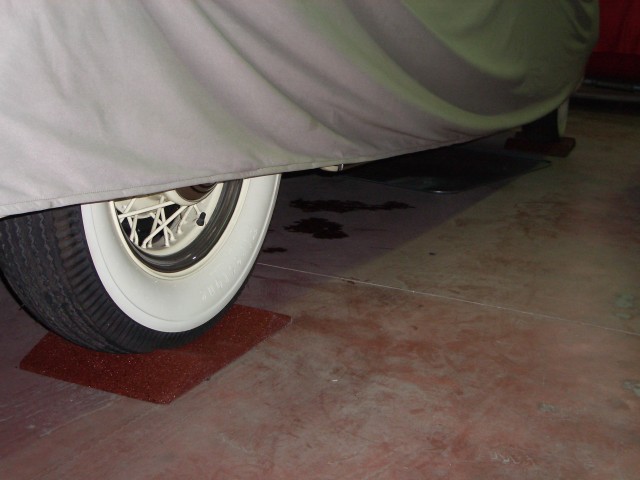 Fotos del Keesp Tires, con ruedas de coches Antiguos.